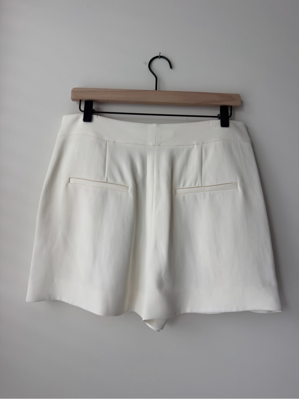 Veronica Beard Cream High-Waist Tailored Shorts - Picture 2 of 8